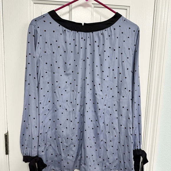 🎉LOFT violet blouse with black trim accent & polka dots. Size Medium - Picture 3 of 9